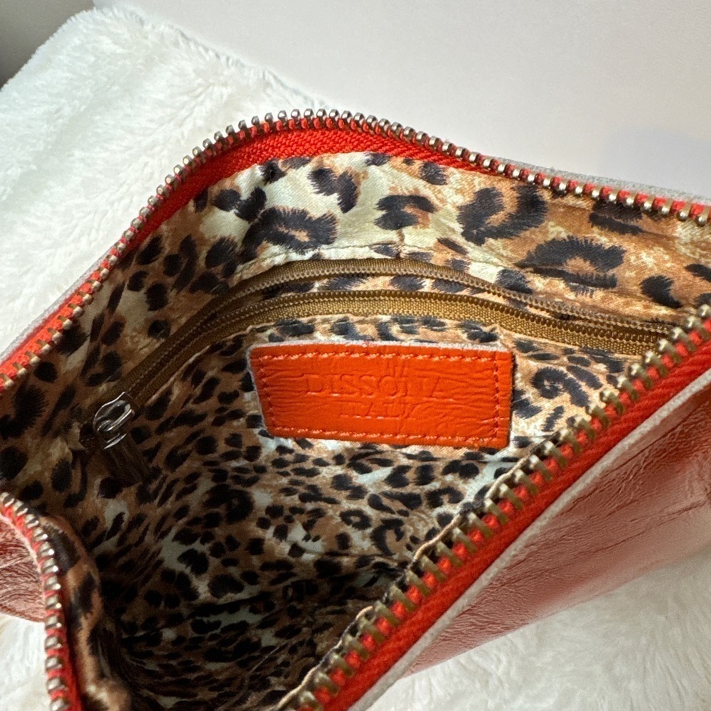 DISSONA Italy - orange patent leather wristlet. - Picture 7 of 7